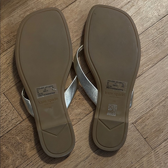 Kate Spade Metallic Gold Sandals Flip Flops size 7 - Picture 3 of 9